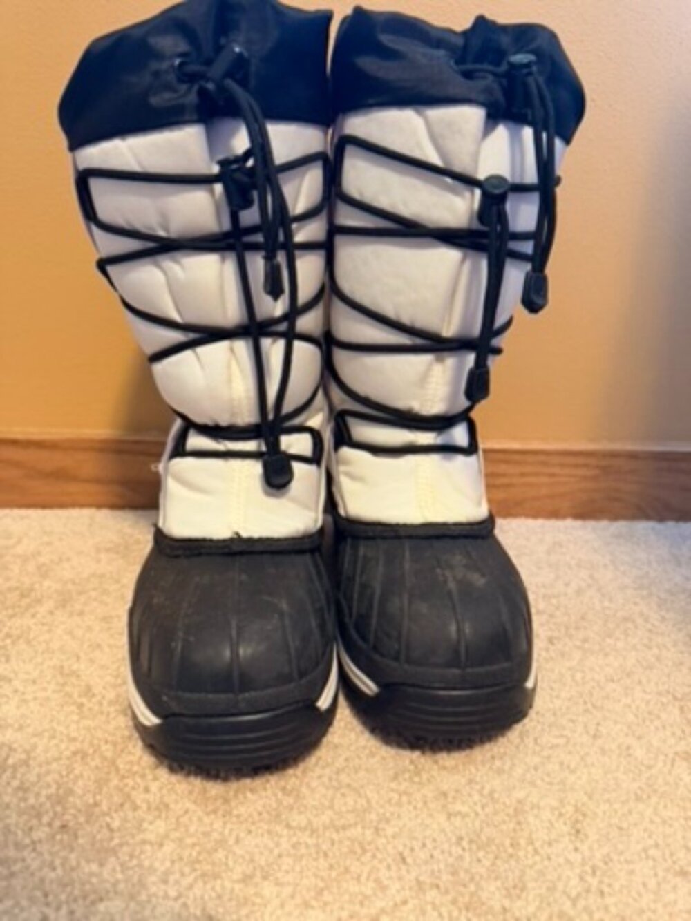 BAFFIN - Women's White and Black Waterproof Winter Boots
